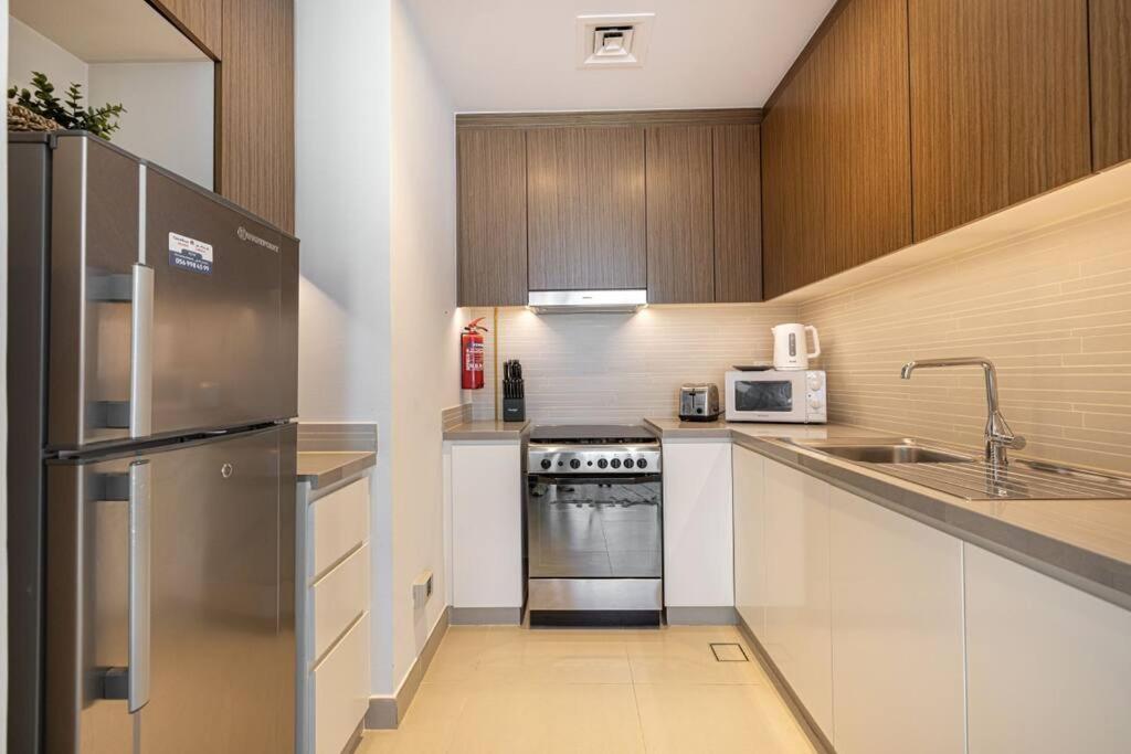 Water Front - Beautiful 1br On Marina Apartment *